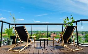 Cozy, Bright & Sunny Apartment With Terrace!